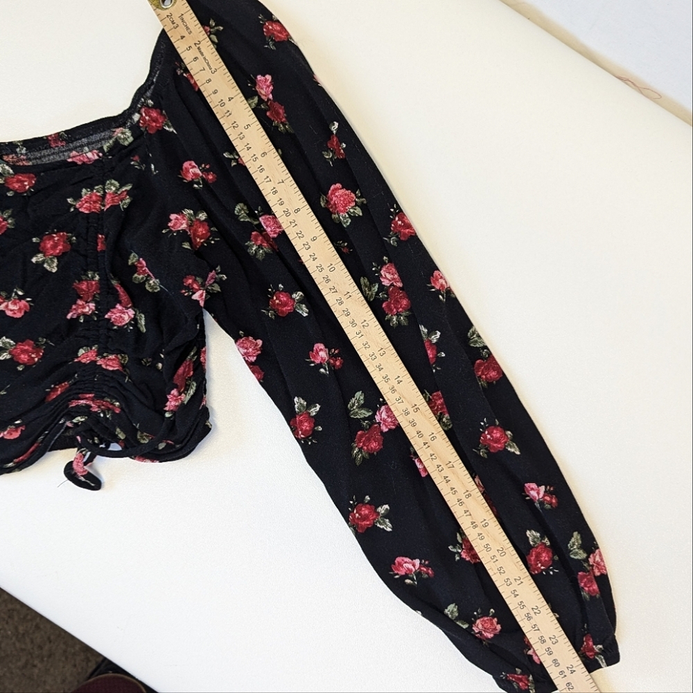 Wild Fable Black & Rose Floral Long-Sleeve Crop Top Blouse with Ruched Front - Picture 7 of 9
